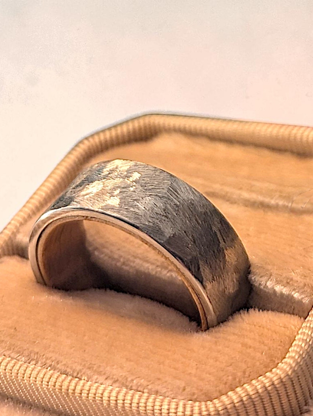 Hammered Silver Steel & Whiskey Barrel Wood Ring Band Size 8